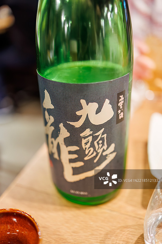 饮用推荐的清酒。标签设计独特且美观。图片素材