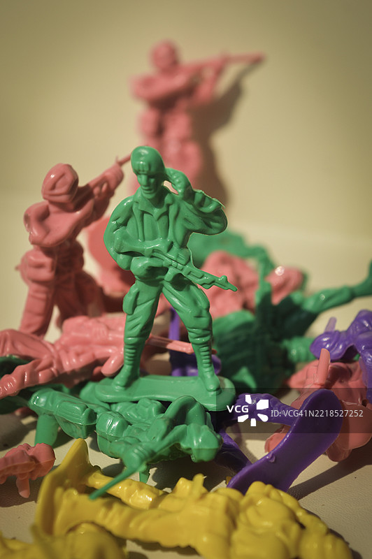 战争概念照片：玩具士兵图片素材