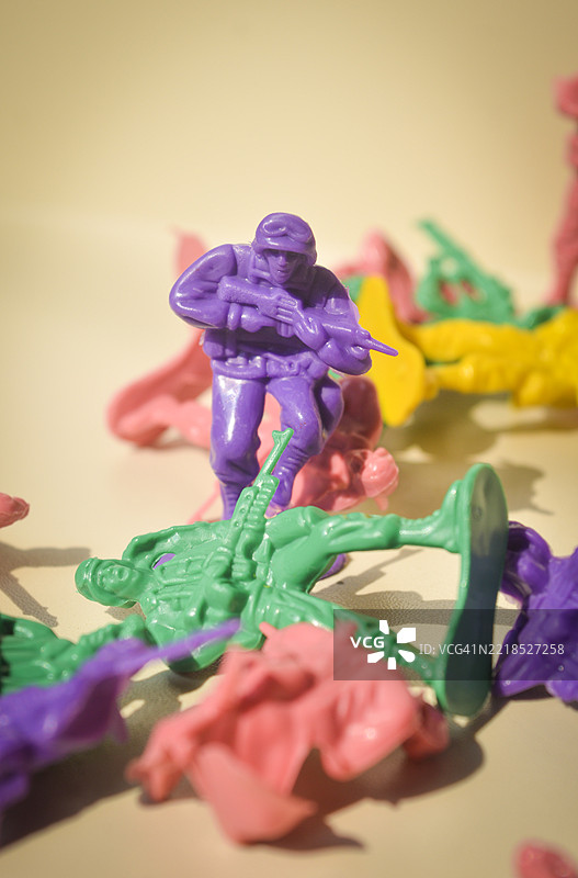 战争概念照片：玩具士兵图片素材