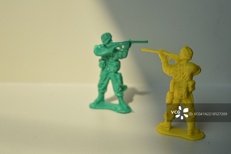 战争概念照片：玩具士兵图片素材