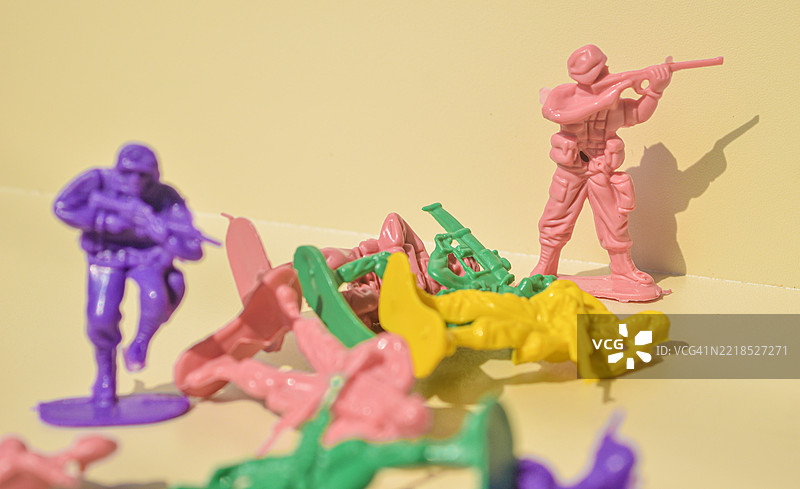 战争概念照片：玩具士兵图片素材