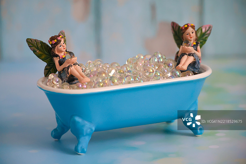 泡澡中的仙女图片素材