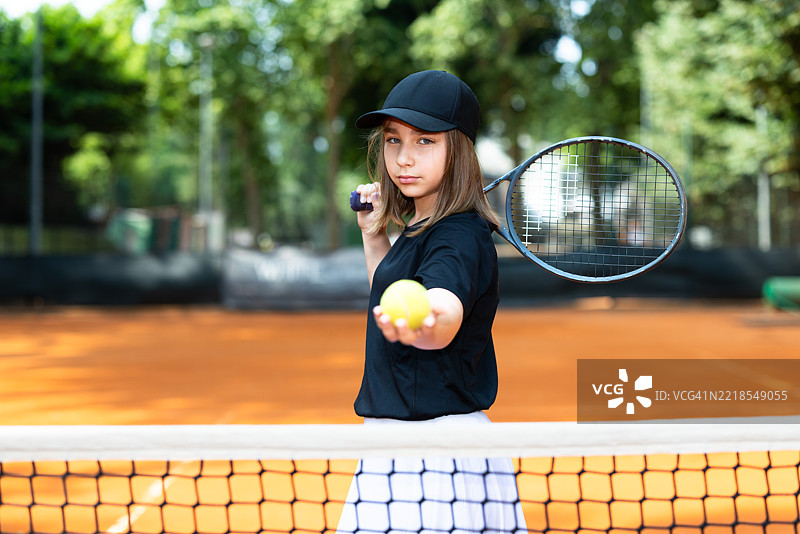 打网球。图片素材