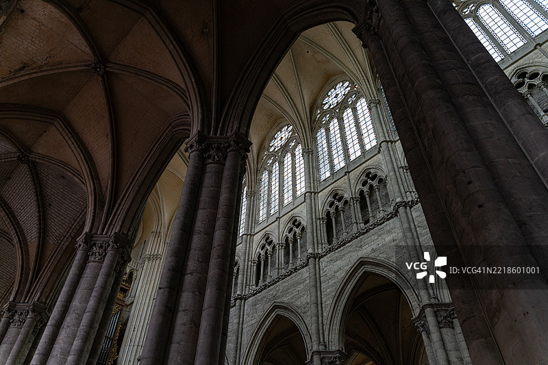 大教堂的中殿上方窗户图片素材