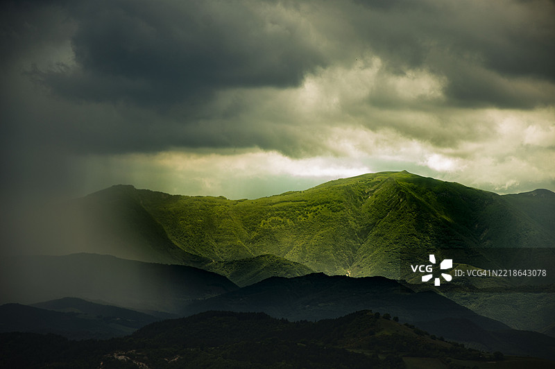 山脉与天空的美丽景色图片素材