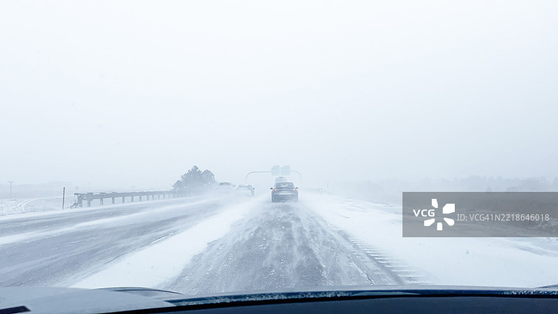 雪山与天空的美丽景色图片素材