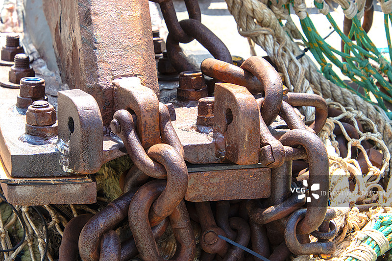 生锈链条的特写镜头图片素材