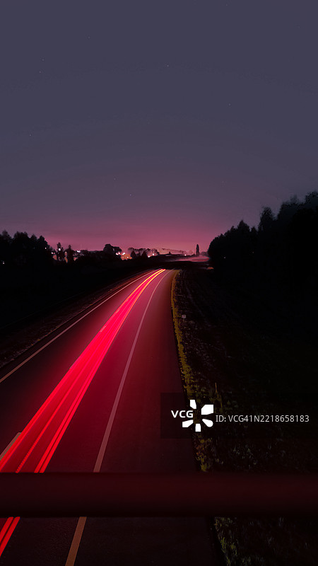夜间道路的景观图片素材