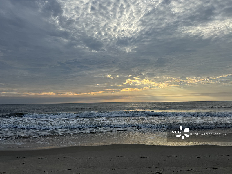 日落时分，德拉瓦州雷霍博斯海滩的天空与海滩美景图片素材