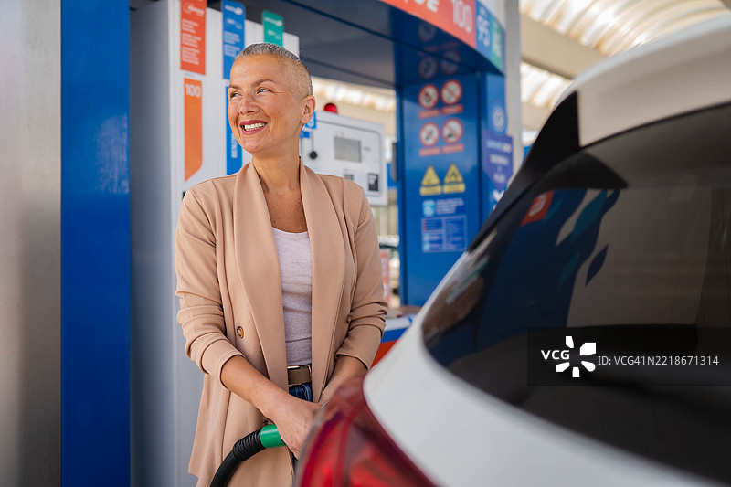 访问加油站图片素材