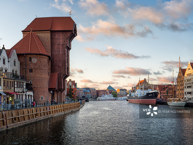 波兰格但斯克老城日落图片素材