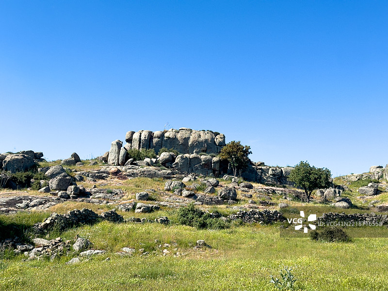 花岗岩建模。一个被节理侵蚀的岩石体。图片素材
