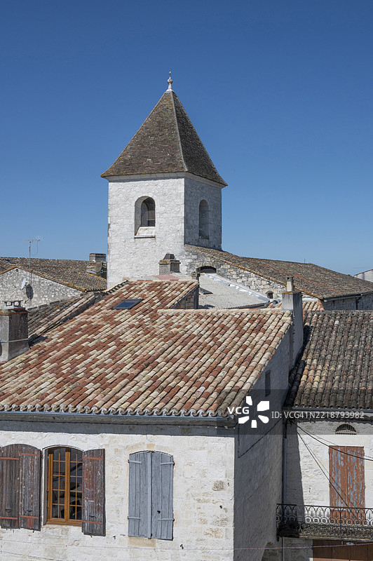 从市政厅俯瞰前教堂的塔楼和巴斯蒂德的陶土屋顶，图尔农-达热奈，洛特-加龙省，新阿基坦大区，法国，欧洲图片素材