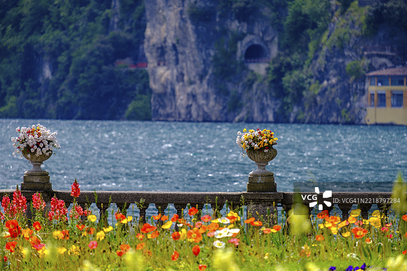 普恩塔利多,海滨长廊,温泉花园,里瓦德尔加尔达,加尔达湖,特伦蒂诺,特伦蒂诺-阿尔托阿迪杰,意大利图片素材