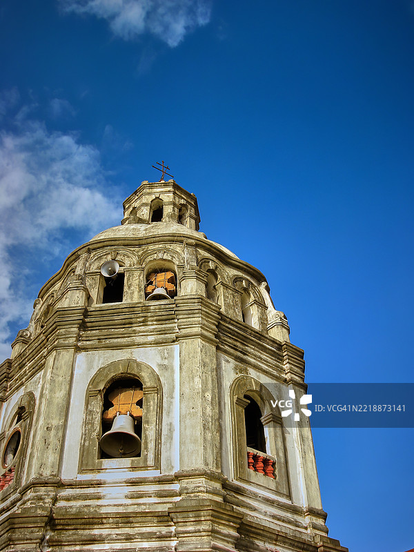 菲律宾邦巴朗的圣吉列尔莫教区教堂的钟楼。图片素材