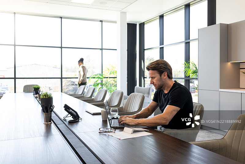 现代思想在运动中图片素材