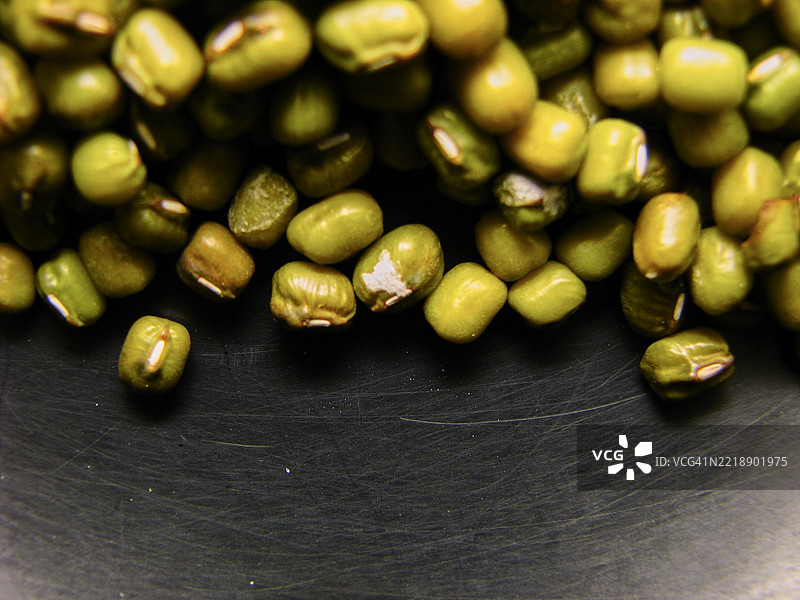 特写镜头展示了绿色的绿豆。图片素材