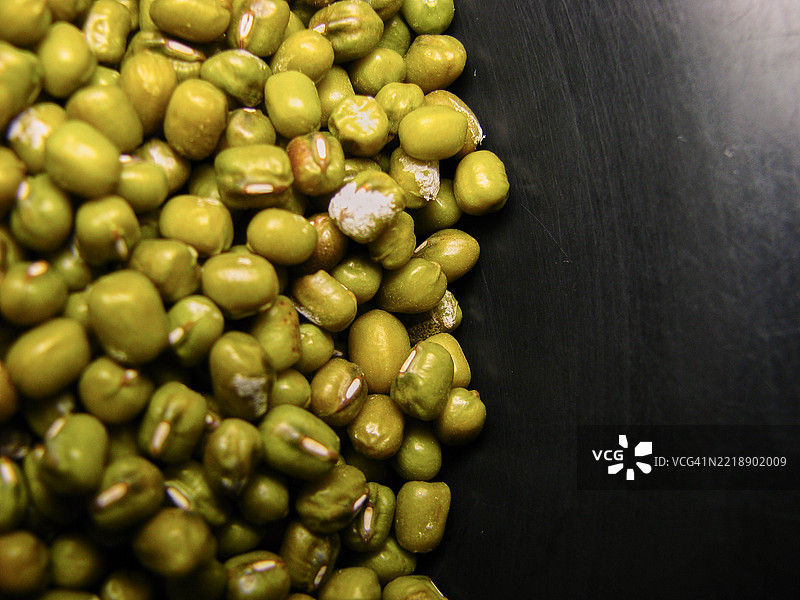 特写镜头展示了绿色的绿豆。图片素材