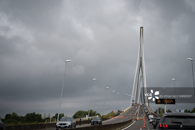 诺曼底大桥 - 横跨塞纳河的斜拉桥图片素材