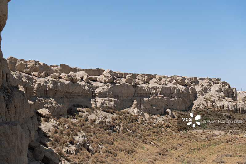 吐鲁番交河故城的崩塌 cliff 层图片素材