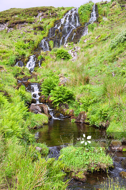 斯凯岛的新娘面纱瀑布与斯托尔老人图片素材