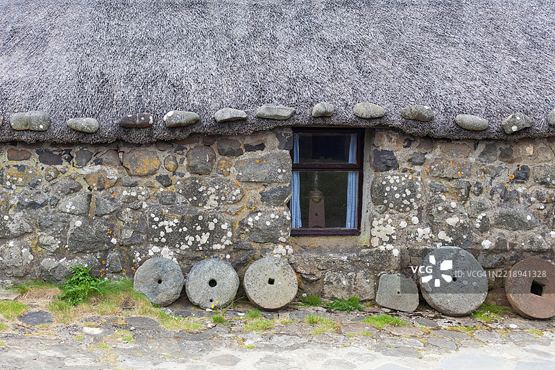 库洛登战场的老利纳赫小屋和游客中心图片素材