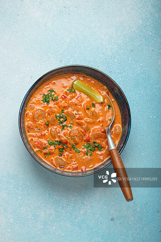 巴西传统菜肴虾仁摩夸卡配青柠图片素材