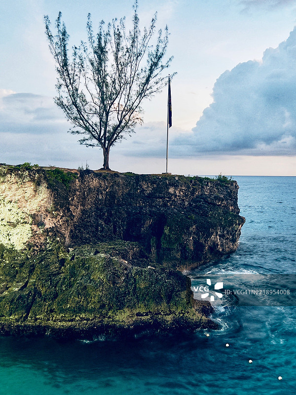 海洋与天空的美丽景色，西莫兰，康沃尔县，牙买加图片素材