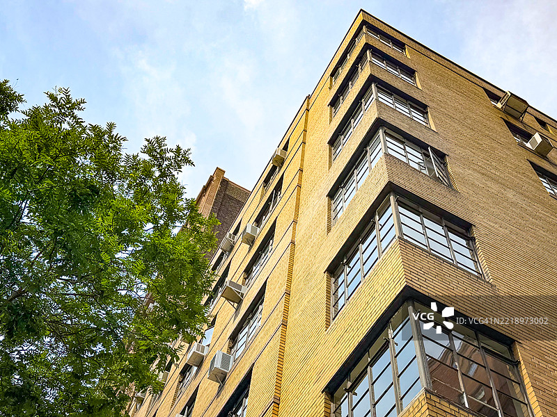纽约市的装饰艺术风格拐角建筑外观图片素材