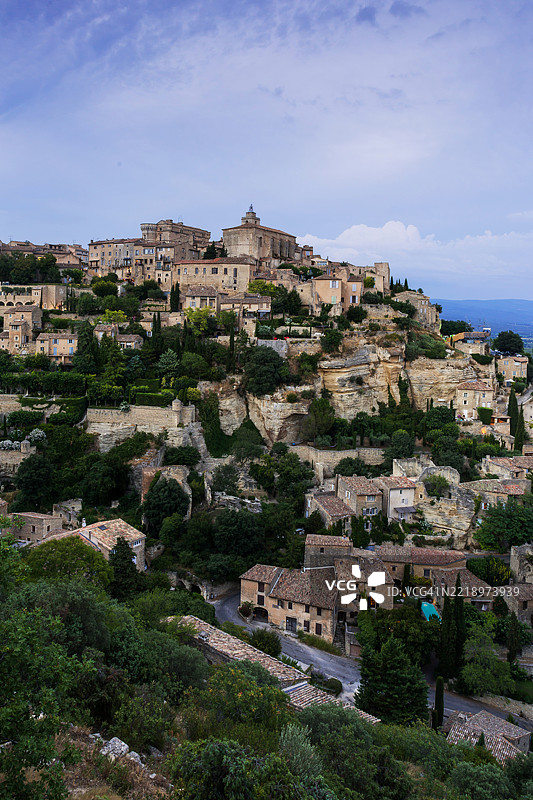 戈尔德斯历史悠久的老城在蓝色时刻（沃克吕兹/普罗旺斯-阿尔卑斯-蓝色海岸 - 法国）图片素材