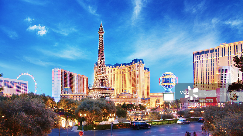 拉斯维加斯大道的宽阔城市景观，酒店和赌场 - 内华达州，美国图片素材