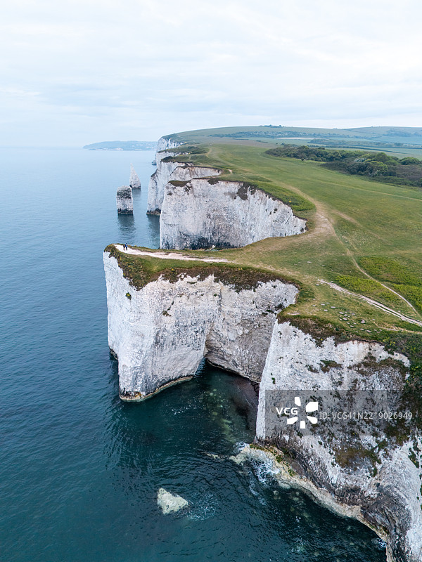 英格兰多塞特郡普尔贝克岛上的老哈里岩石的鸟瞰图图片素材