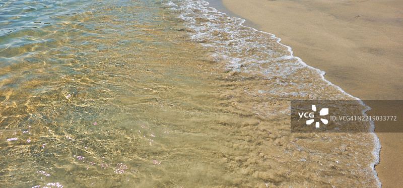 阳光洒在海面上图片素材