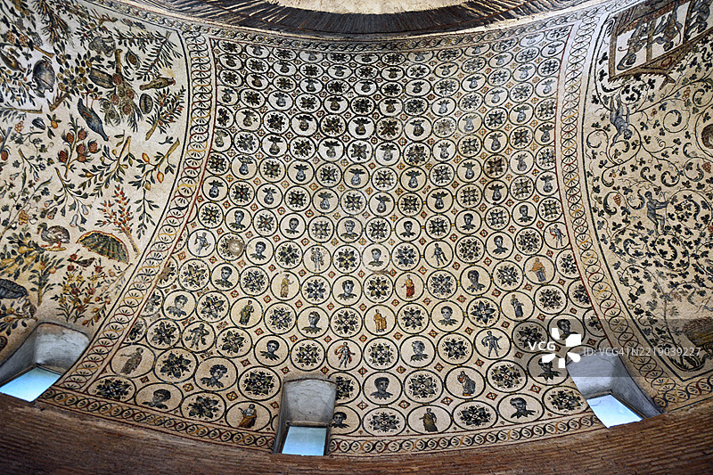 科斯坦扎陵墓 - 匿名罗马4世纪，装饰图案，带圆盘和人物 - 另一面图片素材