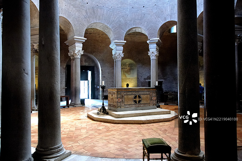 圣科斯坦察陵墓 - 内部 - 中央祭坛 2图片素材