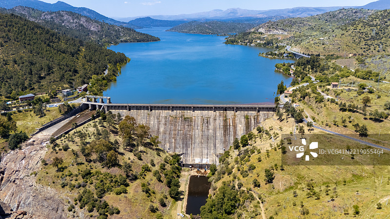 阿维拉省的布尔吉略水库和大坝。图片素材