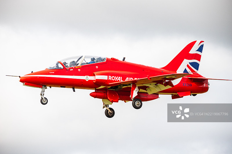 红箭在利物浦机场降落图片素材