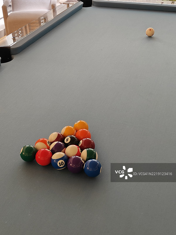 台球桌上的球图片素材