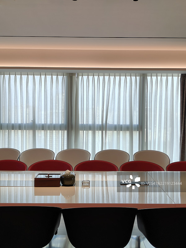 整洁有序的会议室图片素材