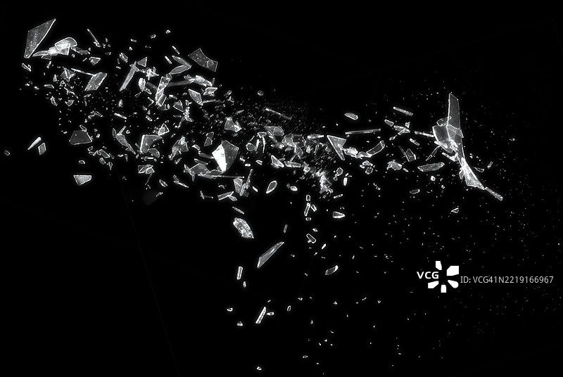 黑色背景上的破碎玻璃展示了碎玻璃的抽象纹理，细节丰富。该图像非常适合用作背景、纹理或抽象艺术项目。图片素材
