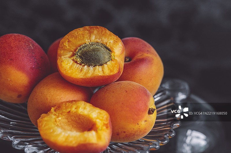 静物画中的杏子图片素材