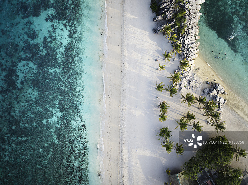 安东尼亚岛的鸟瞰图，吉甘特斯群岛，卡尔莱斯，菲律宾图片素材