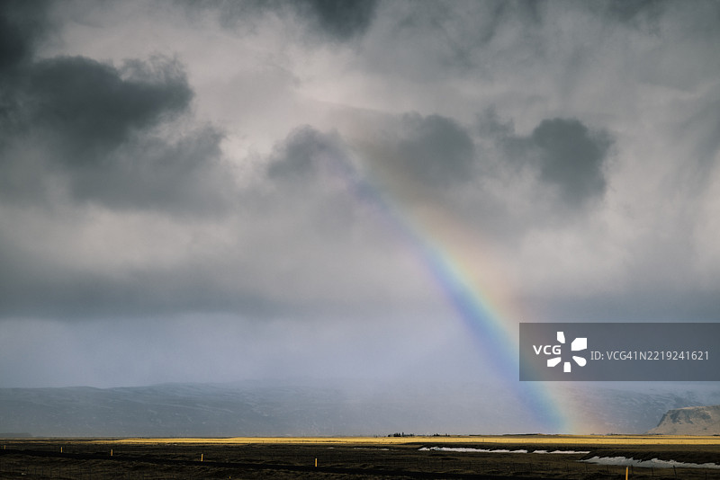 冰岛彩虹：惊艳的暴风雨后风景图片素材
