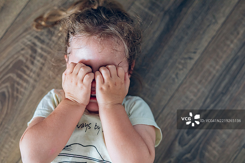 小女孩正在发脾气图片素材