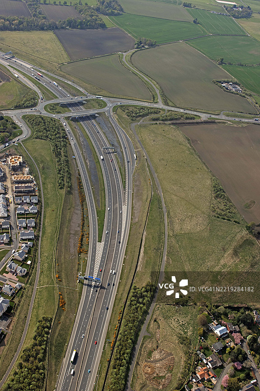 爱丁堡的“M90”高速公路鸟瞰图图片素材