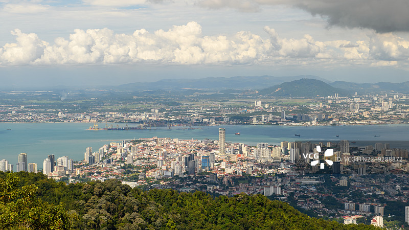 从槟城山俯瞰乔治市的鸟瞰图图片素材