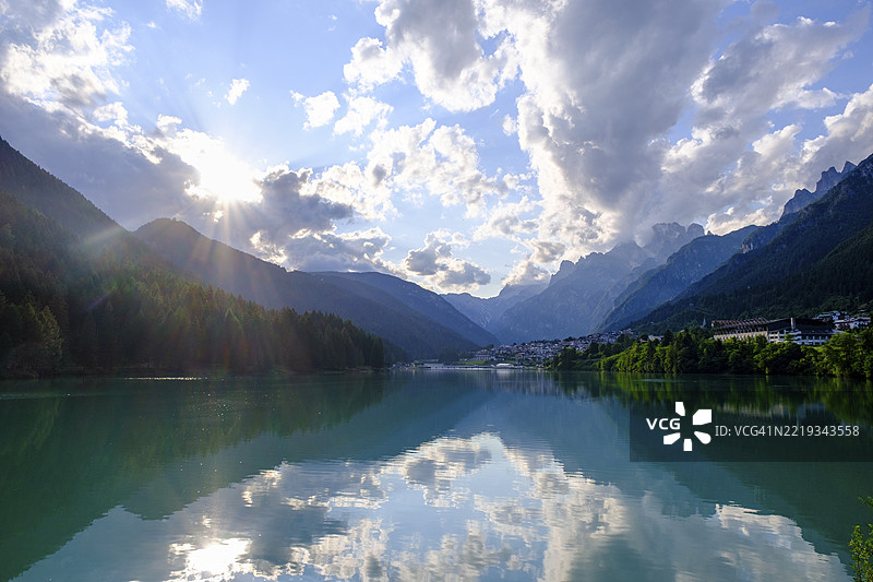 圣凯瑟琳湖水库，奥伦佐·迪·卡多雷，多洛米蒂，特伦蒂诺，意大利，欧洲图片素材