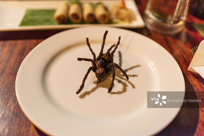 柬埔寨金边的炸塔兰图拉晚餐图片素材