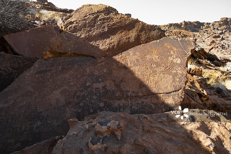 岩石板上的动物描绘，岩刻，图维尔丰廷，库内内，纳米比亚，非洲图片素材