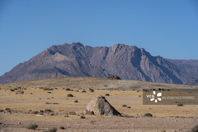 纳米比亚达马拉兰德的布兰登堡山前的干旱景观图片素材